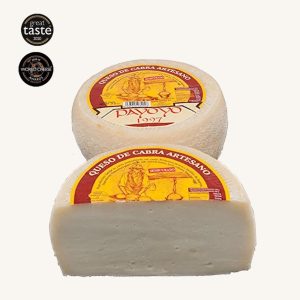 Handwerklich hergestellter, halbgereifter Ziegenkäse, halbes Rad