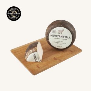Garrotxa handwerklich hergestellter halbgereifter Ziegenkäse, Laib
